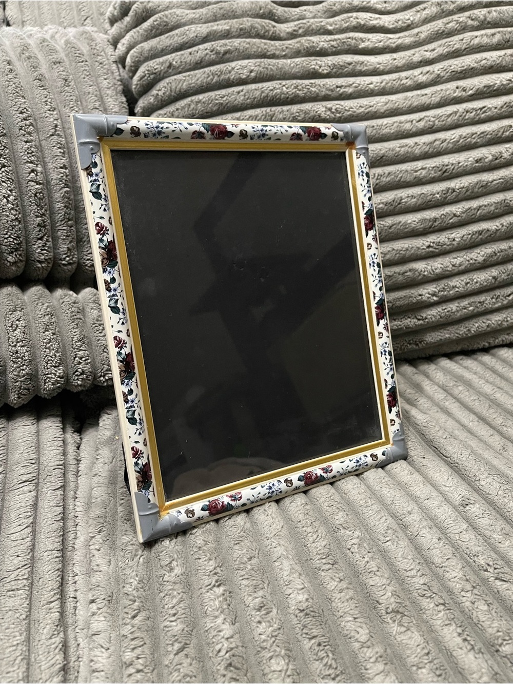 Floral Picture Frame in White and Gold